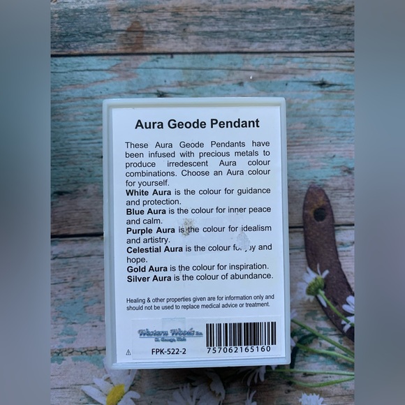 Aura Geode Pendant - Picture 3 of 4